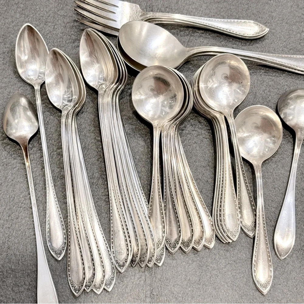 Sheraton 1910 by Community Silver Plate Flatware Silverware 34 pieces